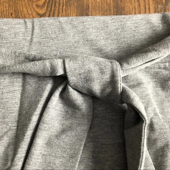 🎄Loft grey tie skirt mini above knee SZ M NWOT - Picture 2 of 6